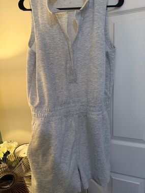 Light Gray Sleeveless Romper yogalicious size large